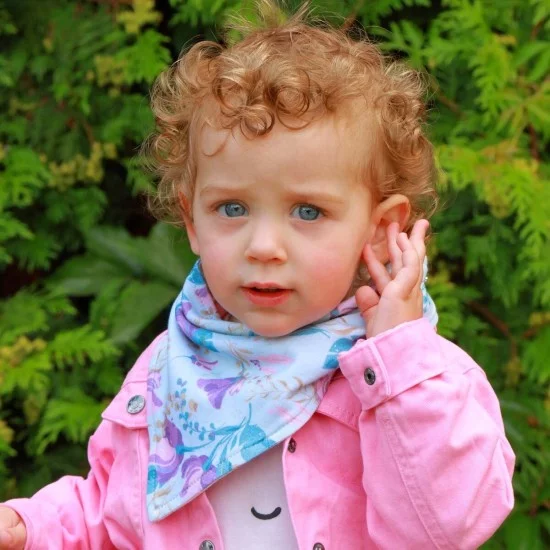 BabyOno seilinukas-šalikas 2 vnt., gėlės, 879/16 BabyOno seilinukas-šalikas 2 vnt., gėlės, 879/16