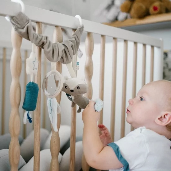 Babyono žaislas vežimėlio auto kėdutės meškėnas 1579 Babyono žaislas vežimėlio auto kėdutės meškėnas 1579