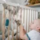 Babyono žaislas vežimėlio auto kėdutės meškėnas 1579 Babyono žaislas vežimėlio auto kėdutės meškėnas 1579