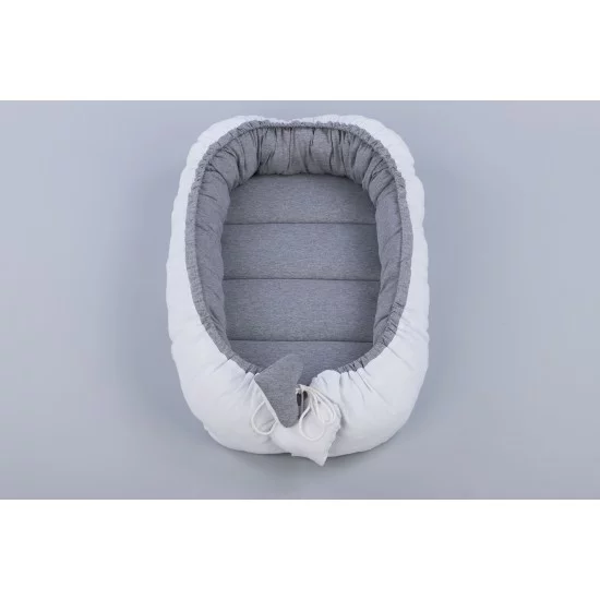 Tuttolina lizdelis naujagimiui Cocoon, pilkas-baltas Tuttolina lizdelis naujagimiui Cocoon, pilkas-baltas